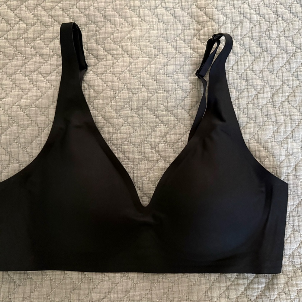 Everyday Wireless Seamless Bra - Black (fits like a Medium)